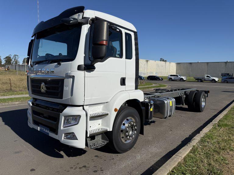 G5 4x2 Cab Chassis — view 3