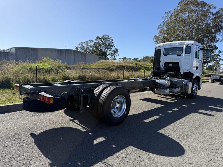 G5 4x2 Cab Chassis — view 6