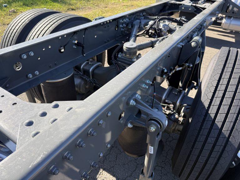 G5 4x2 Cab Chassis — view 12