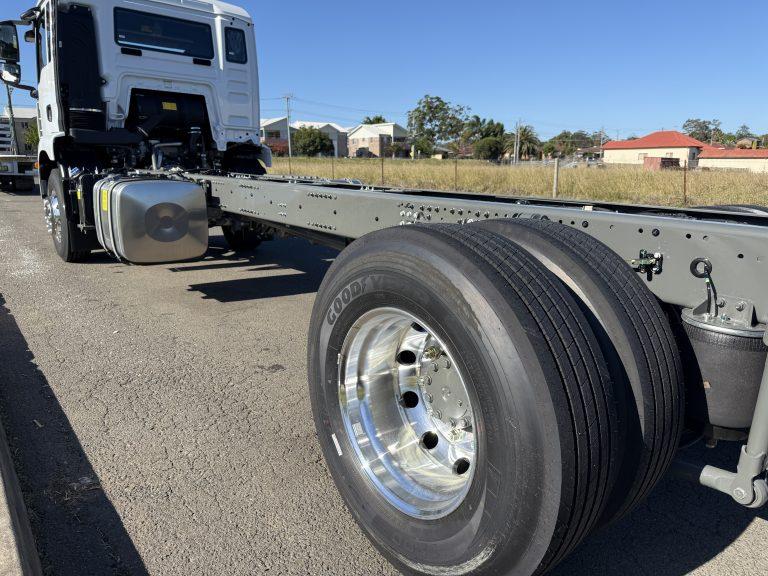 G5 4x2 Cab Chassis — view 15