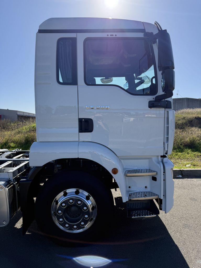 G5 4x2 Cab Chassis — view 20