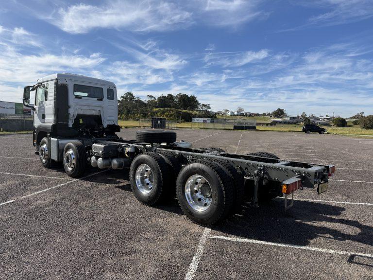 G7 8x4 Cab Chassis — view 6