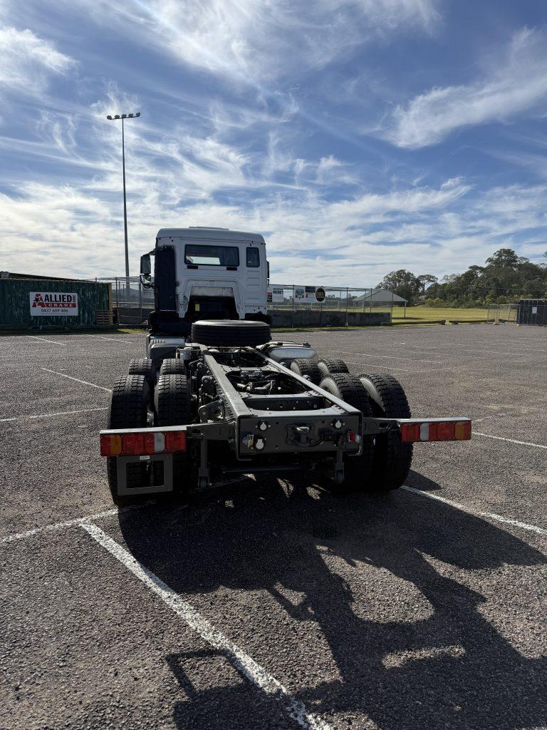 G7 8x4 Cab Chassis — view 7