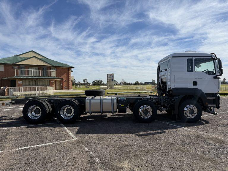 G7 8x4 Cab Chassis — view 9