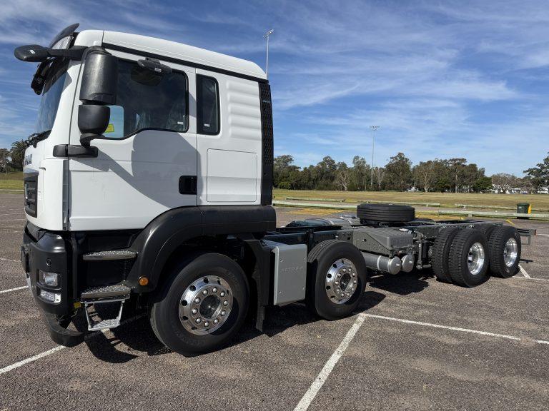G7 8x4 Cab Chassis — view 12