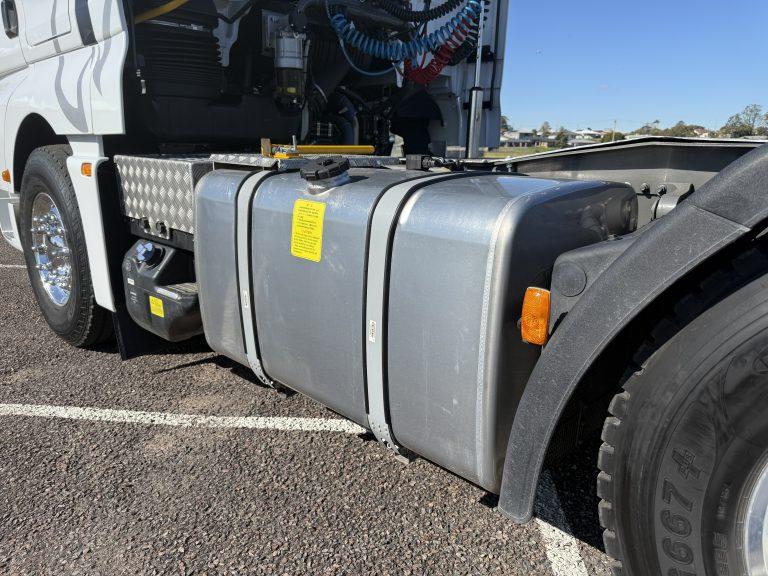 C9H 6x4 Prime Mover – 660HP — view 17