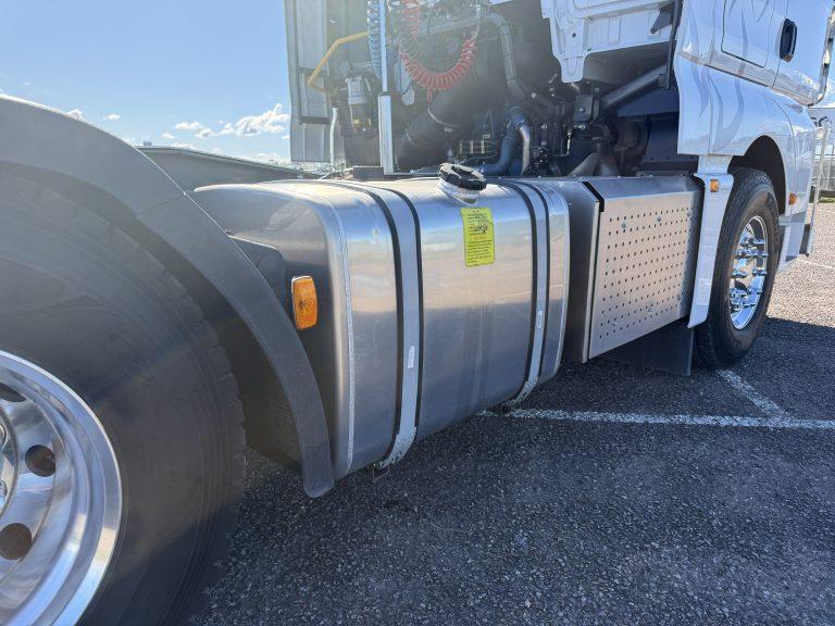 C9H 6x4 Prime Mover – 660HP — view 19