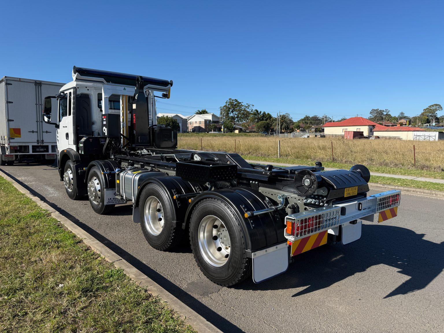 Sitrak G7 8x4 hook lift